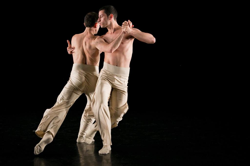 Dos Finales — Excerpts by Alonso Guzmán Danza
